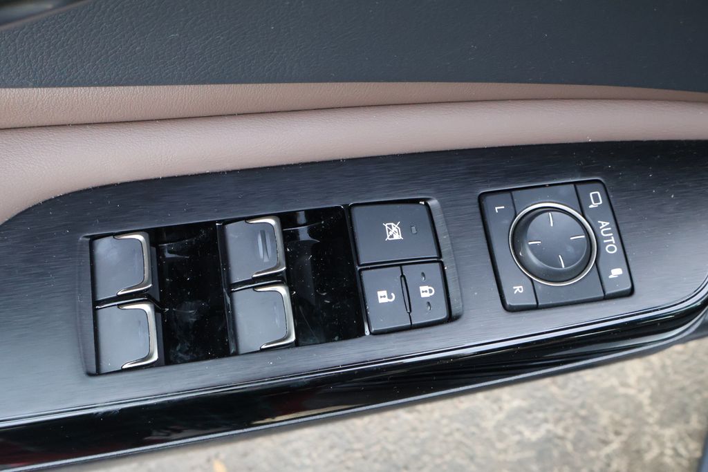 Thumbnail: 2022 Lexus ES - 12