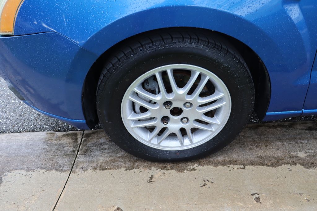 Thumbnail: 2010 Ford Focus - 4