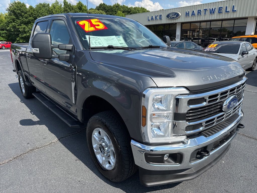 2025 Ford F-250 Super Duty XLT Crew Cab 4WD