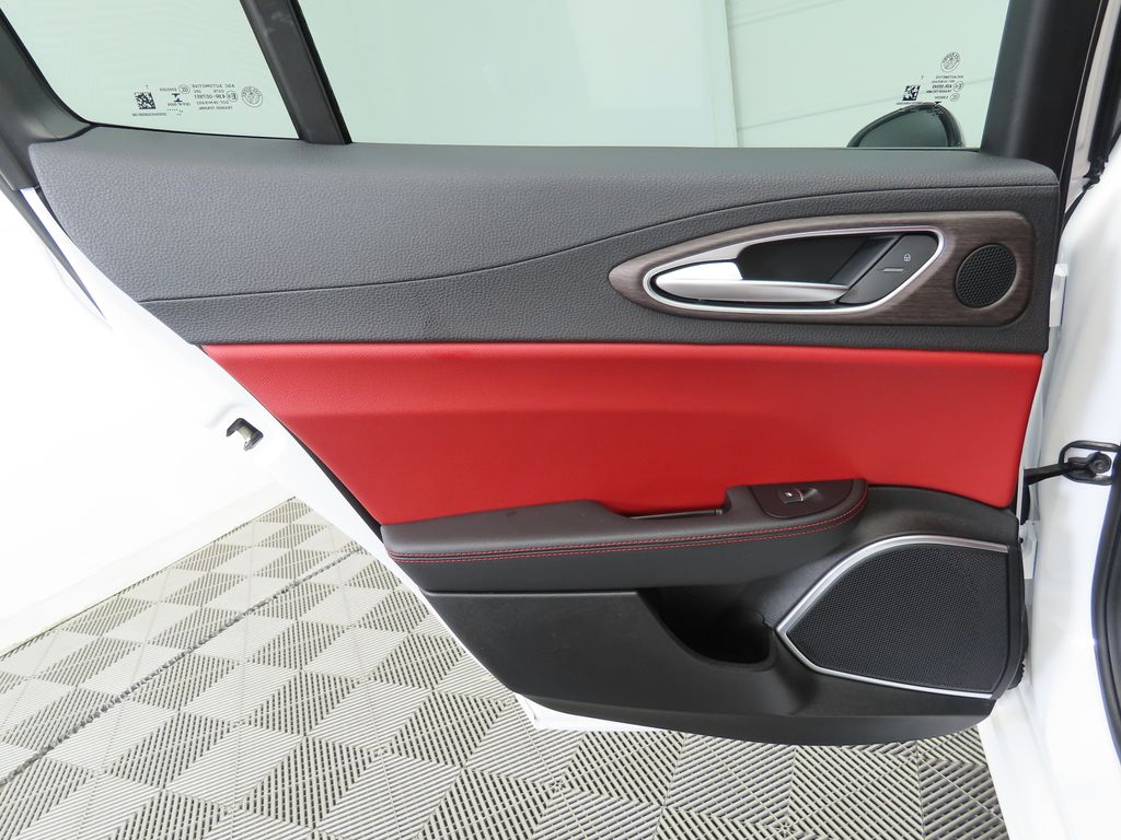 2019 Alfa Romeo Giulia Ti 27