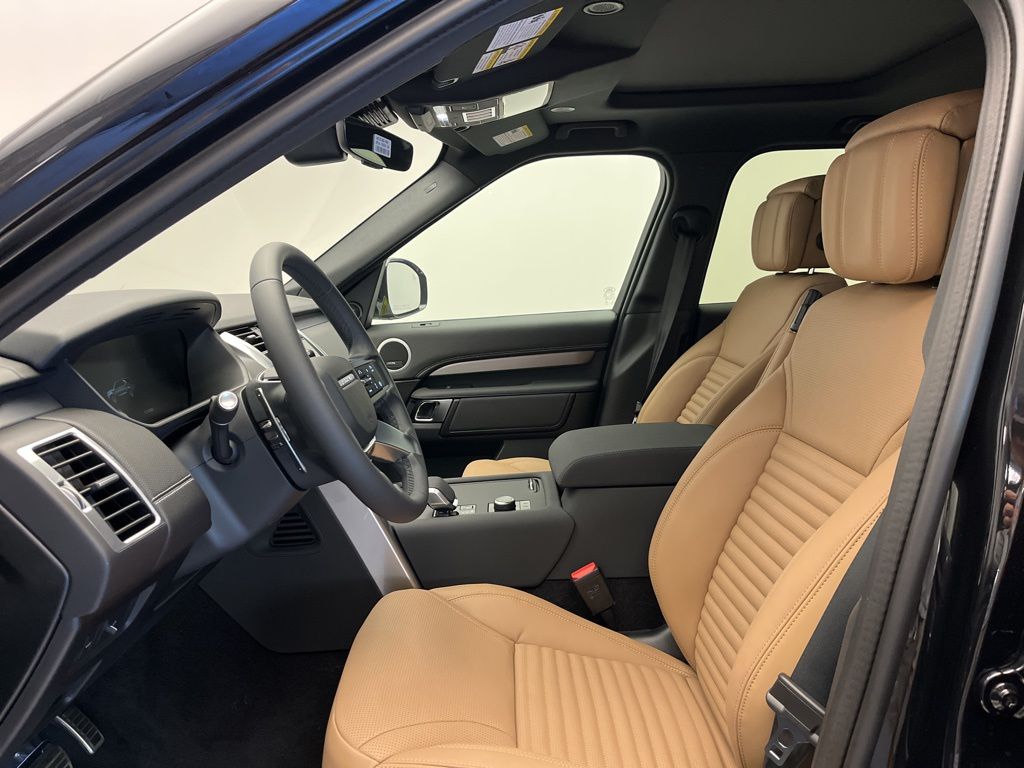 Thumbnail: 2026 Land Rover Discovery - 12