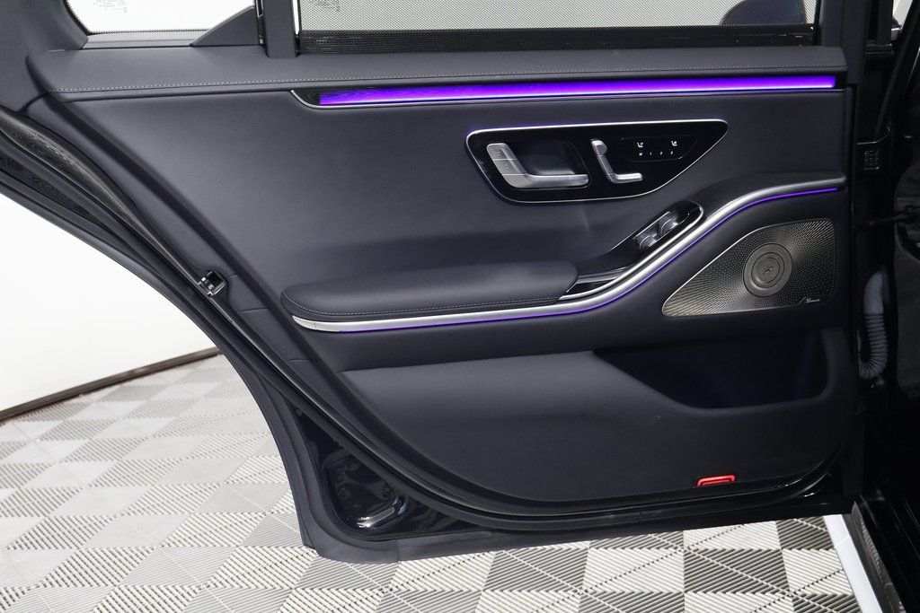 Thumbnail: 2022 Mercedes-Benz S-Class - 13