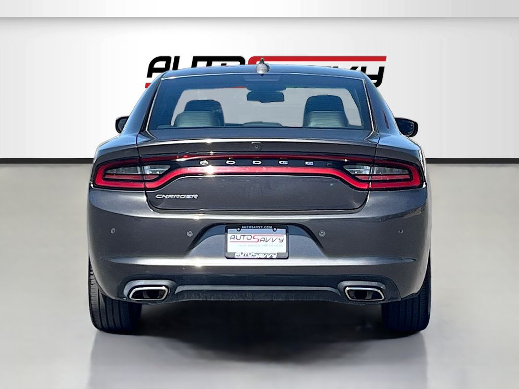 Used 2022 Gray Dodge SXT image 6