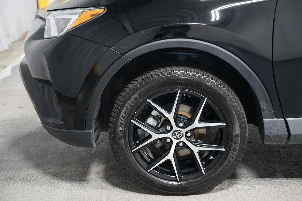 Thumbnail: 2017 Toyota RAV4 - 5