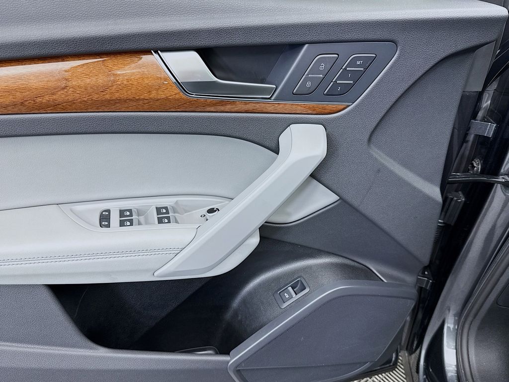 Thumbnail: 2022 Audi Q5 - 21