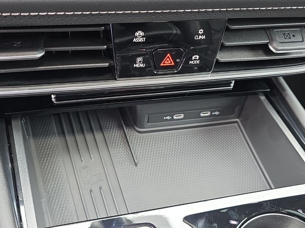 2026 Volkswagen Atlas 2.0T SE w/Technology Green at Sutliff Volkswagen