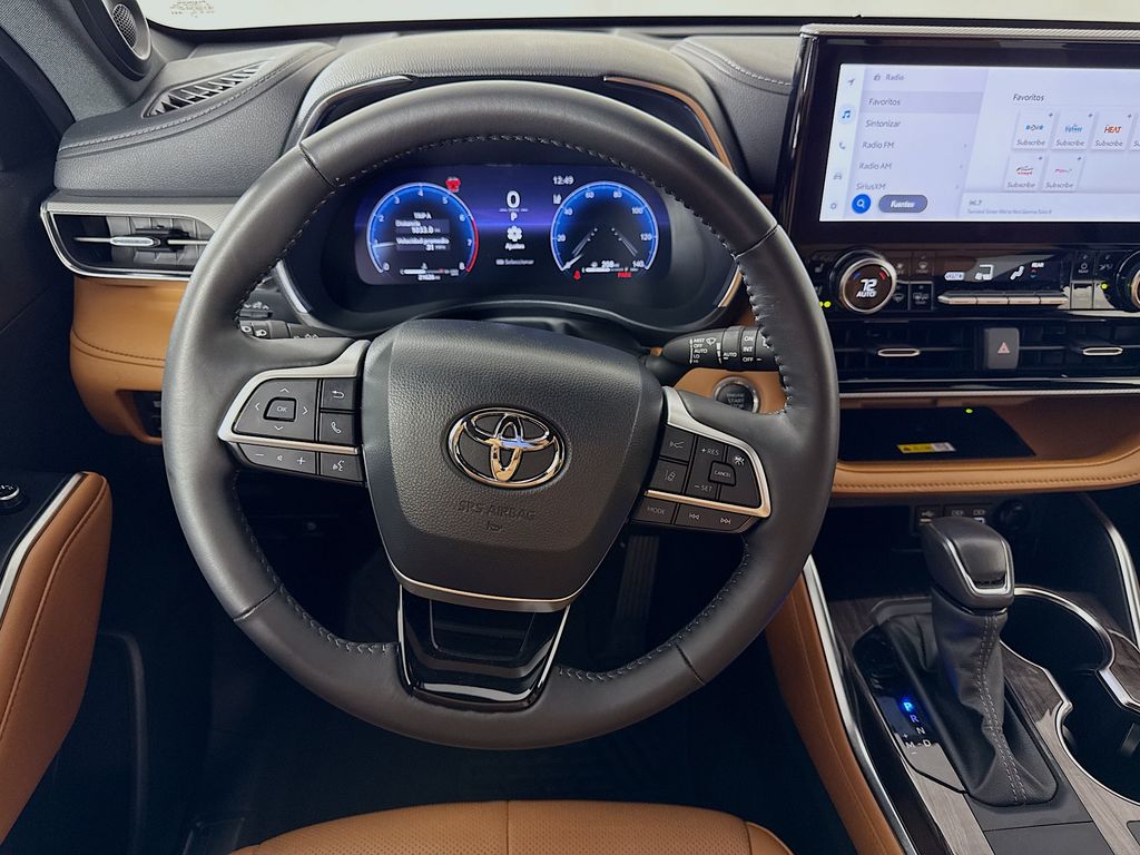 Thumbnail: 2024 Toyota Highlander - 23