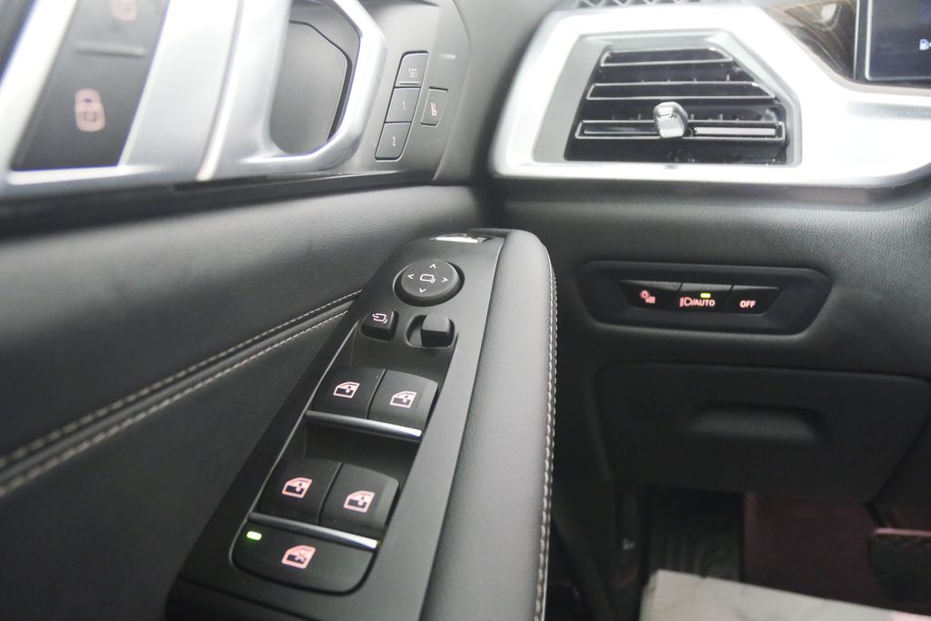 Thumbnail: 2026 BMW X5 - 21