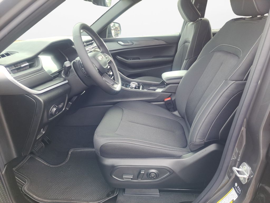 New Car 2025 Jeep Grand Cherokee  Laredo X For Sale Under $35,000 In Austin, Texas