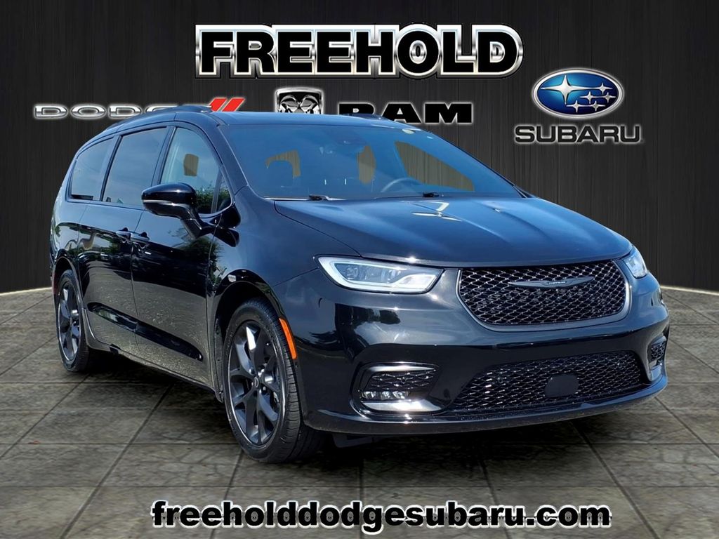 2025 Chrysler Pacifica Limited FWD
