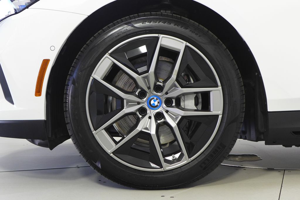 Thumbnail: 2025 BMW i5 - 5