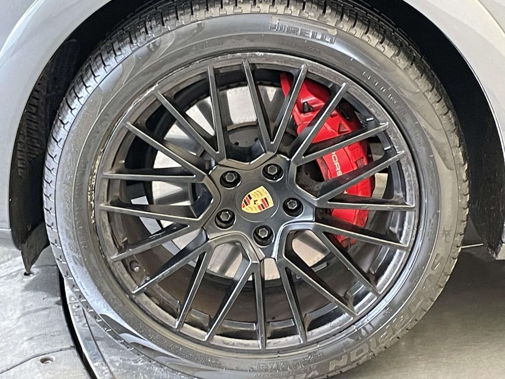 2023 Porsche Cayenne GTS - 10
