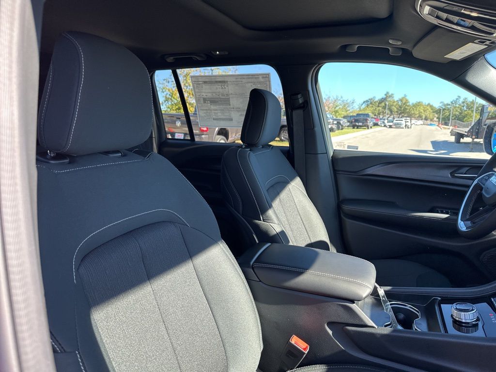 New Car 2025 Jeep Grand Cherokee  Laredo X For Sale Under $40,000 In Austin, Texas