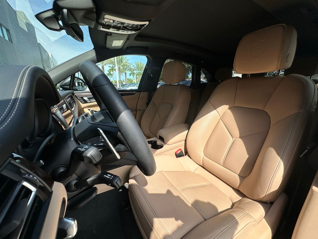Thumbnail: 2025 Porsche Macan - 5