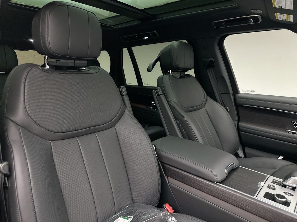Thumbnail: 2027 Land Rover Range Rover - 6