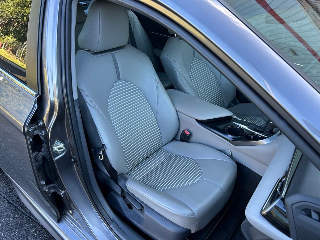 Thumbnail: 2020 Toyota Camry - 15