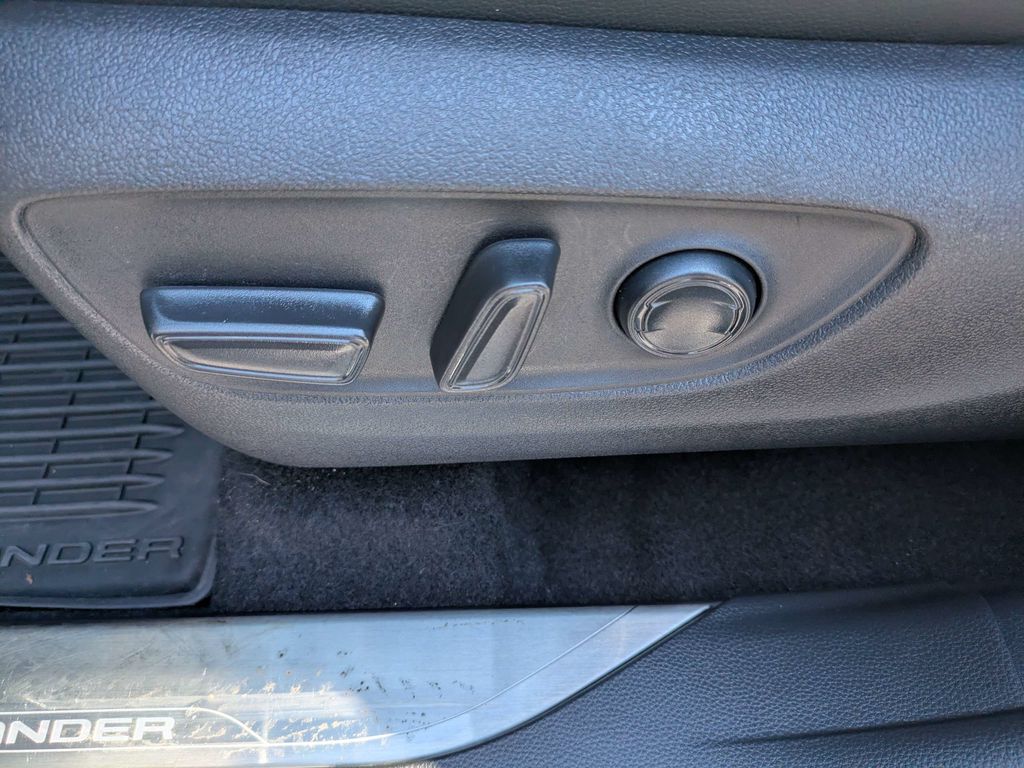 Used 2025 Toyota Highlander SUV