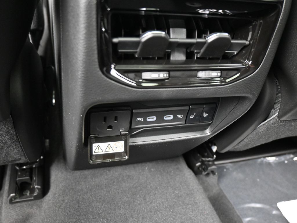 New 2026 Diamond Black Crystal Pearlcoat Jeep Limited image 29