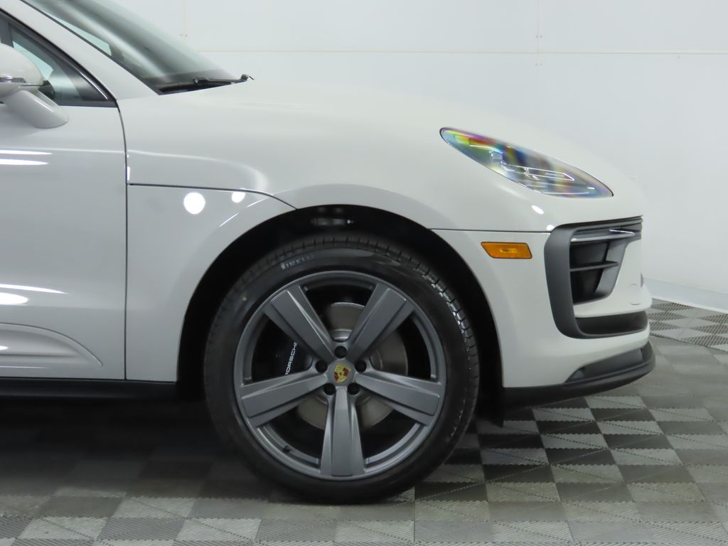 Thumbnail: 2025 Porsche Macan - 11