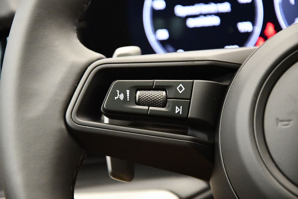 Thumbnail: 2025 Porsche  - 23