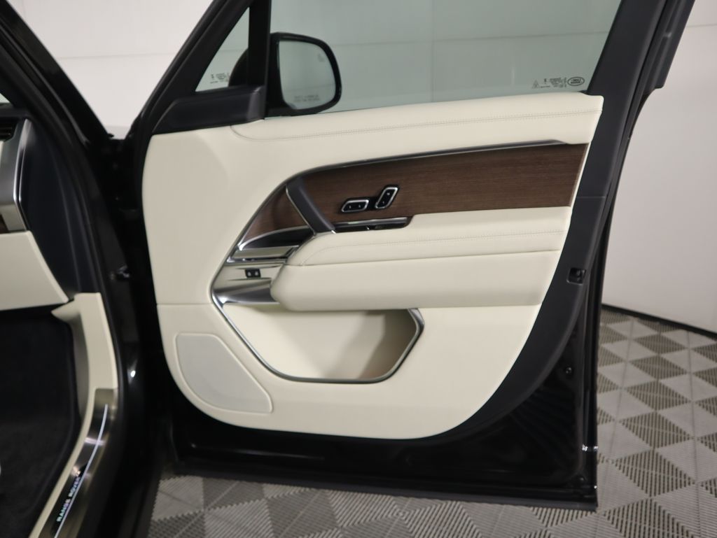 Thumbnail: 2026 Land Rover Range Rover - 27