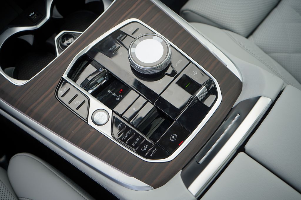 2025 BMW X7 xDrive40i 19