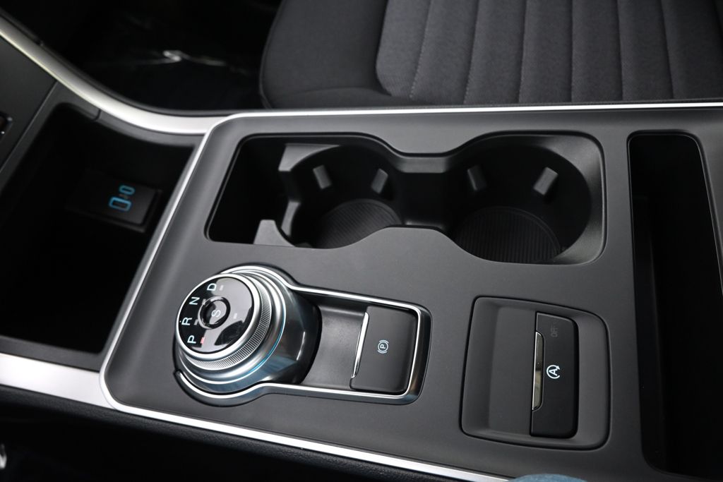 Used 2024 Silver Ford SE image 32