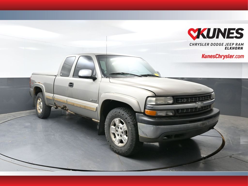 Light Pewter Metallic 2001 Chevrolet Silverado 1500 Pickup Truck Four-Wheel Drive 4-Speed Automatic Overdrive
