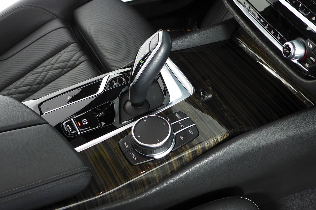 Thumbnail: 2023 BMW 5 Series - 15
