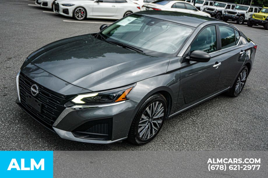 2025 Nissan Altima SV - Photo 15