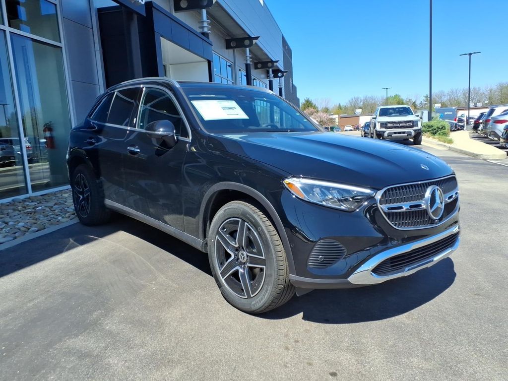 New 2026 Black Mercedes-Benz GLC 300 image 8