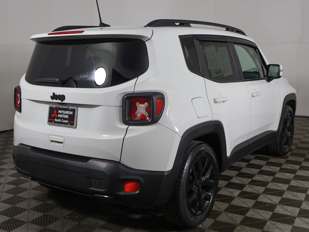 Used 2018 White Jeep Latitude image 7