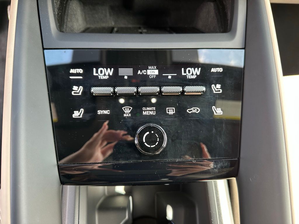 Thumbnail: 2025 Porsche Macan - 27