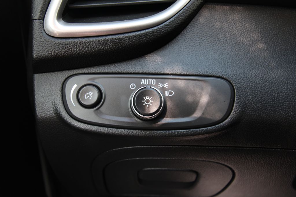 Used 2022 Chevrolet Trax SUV
