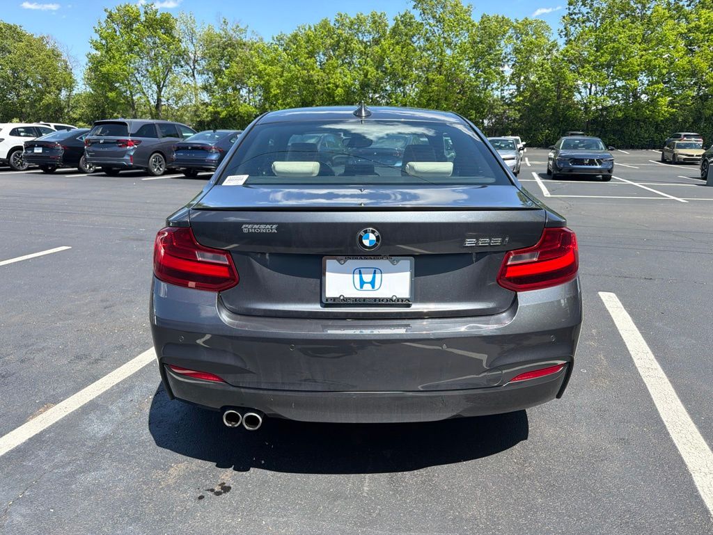 Thumbnail: 2015 BMW 2 Series - 4