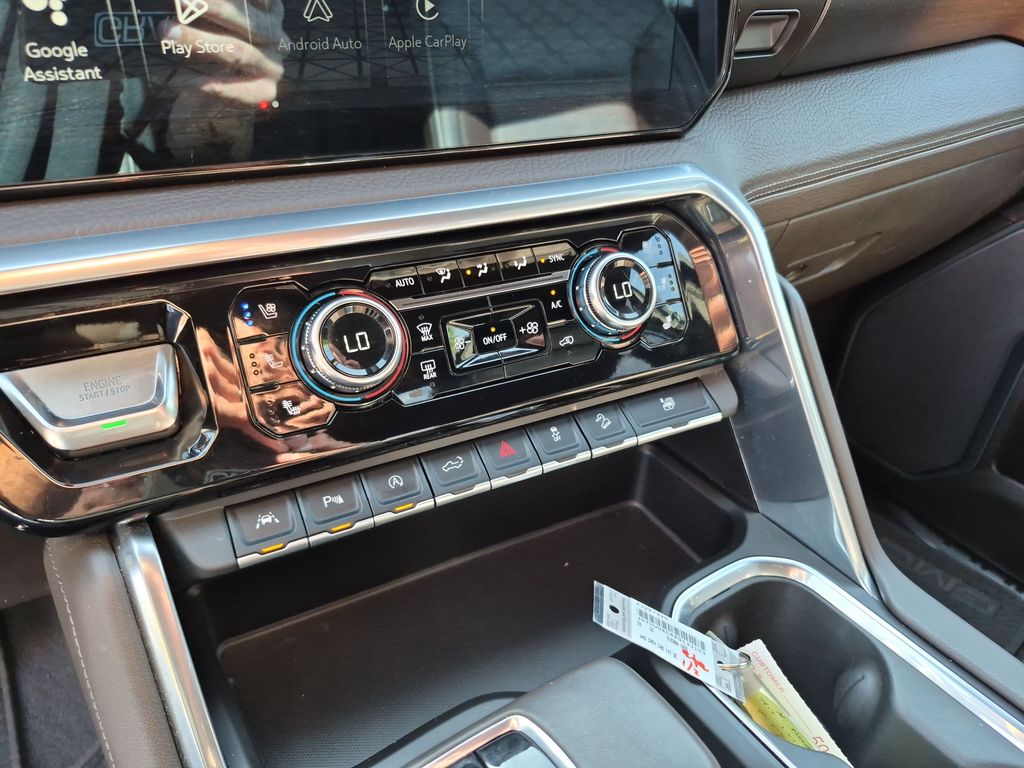 Used 2023 White GMC Denali image 29