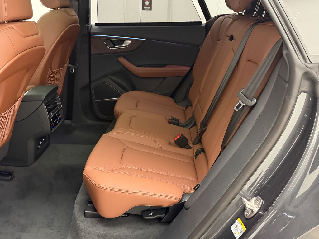 Thumbnail: 2027 Audi Q8 - 18