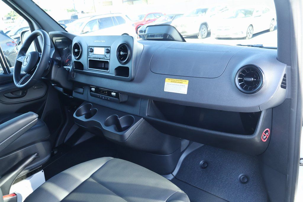 Thumbnail: 2025 Mercedes-Benz Sprinter - 5