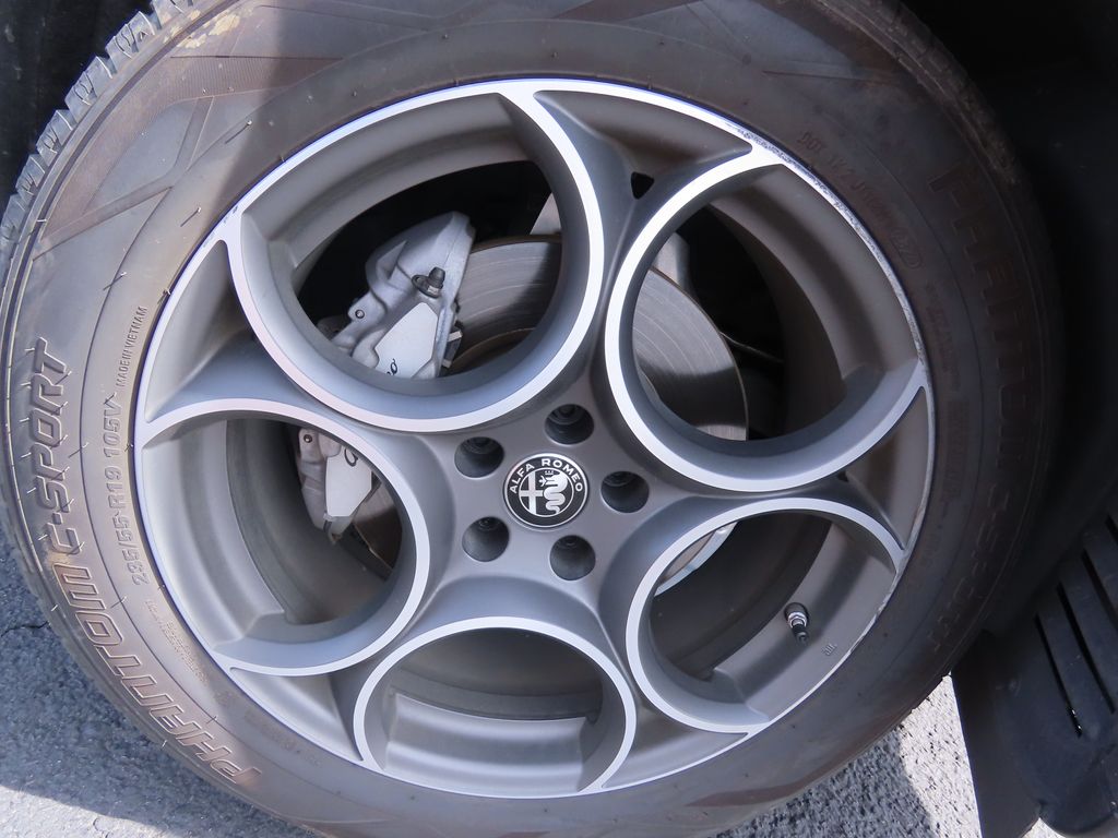 Thumbnail: 2021 Alfa Romeo Stelvio - 18