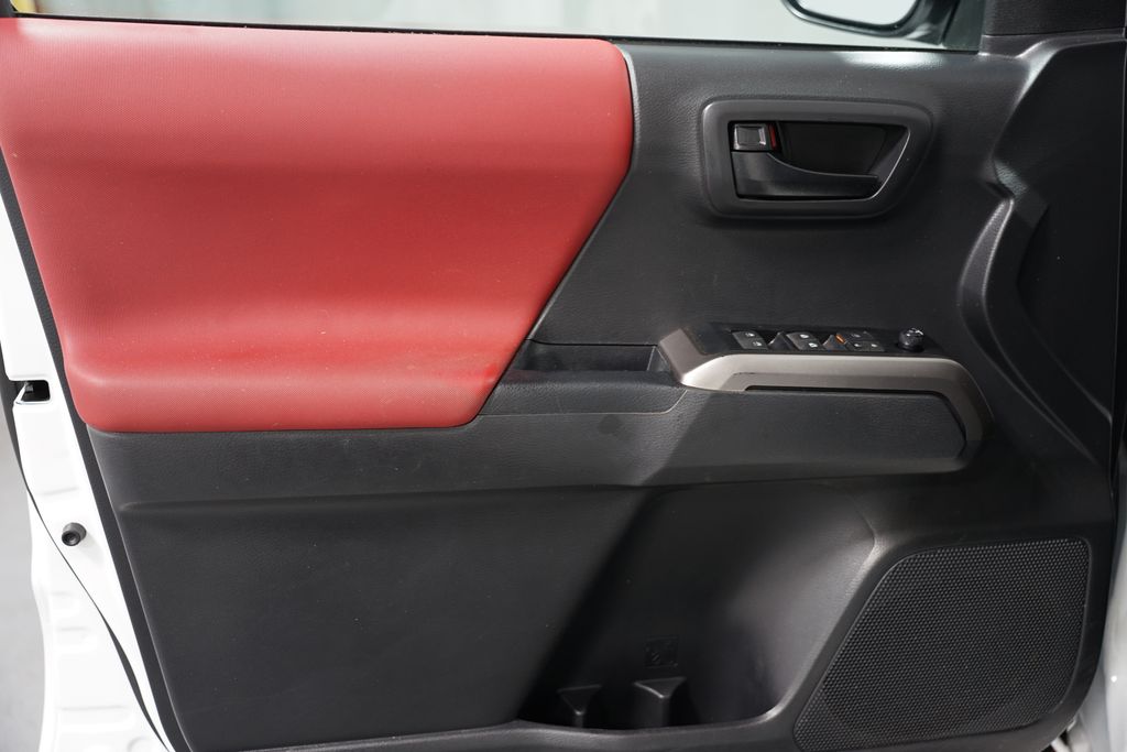 2023 Toyota Tacoma SR5 28