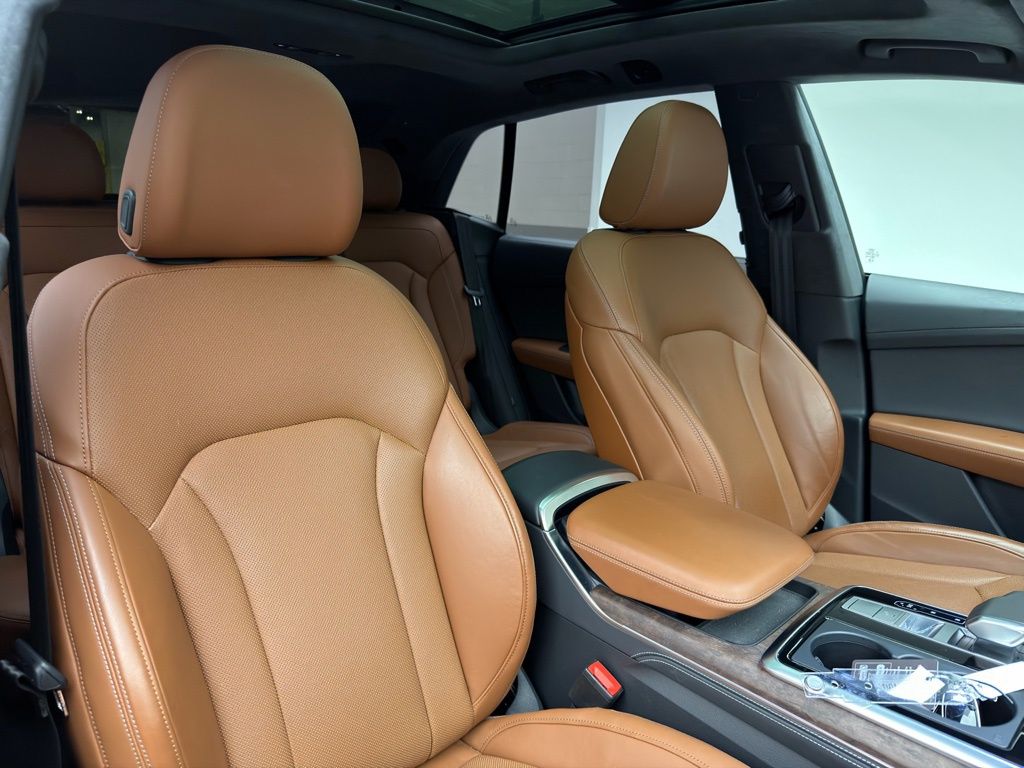 Thumbnail: 2025 Audi Q8 - 10