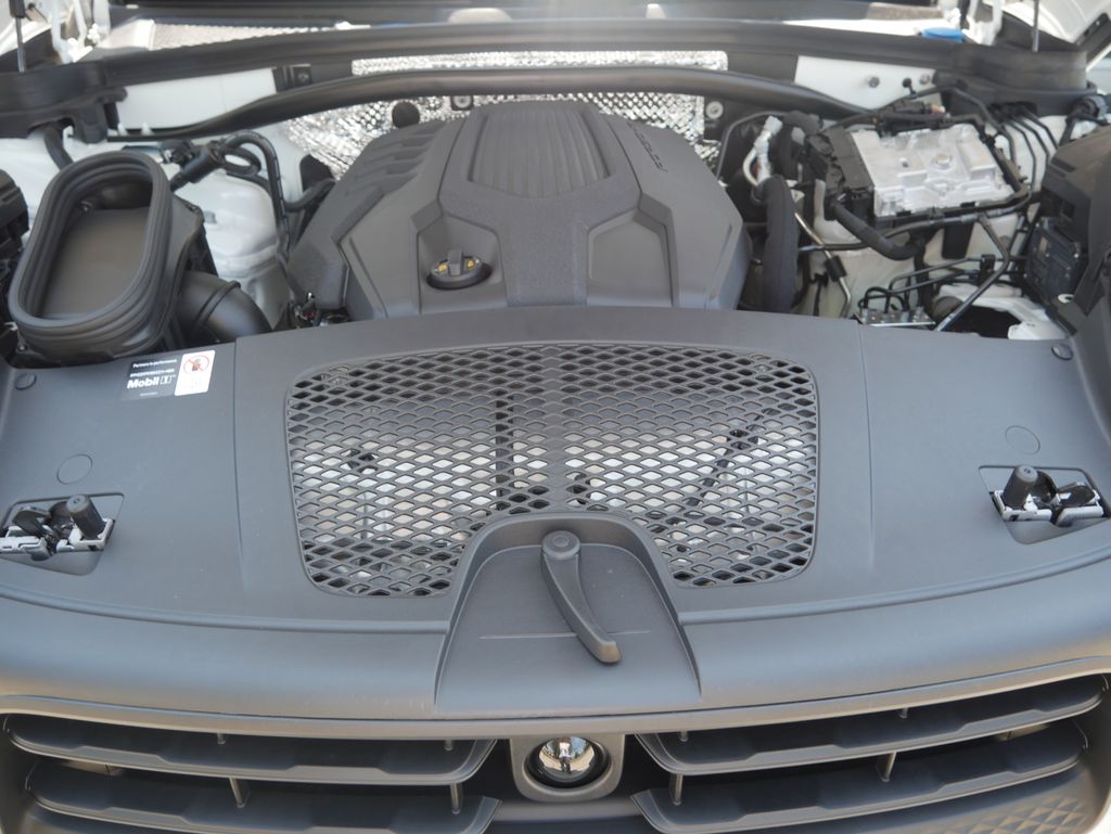Thumbnail: 2026 Porsche Macan - 12