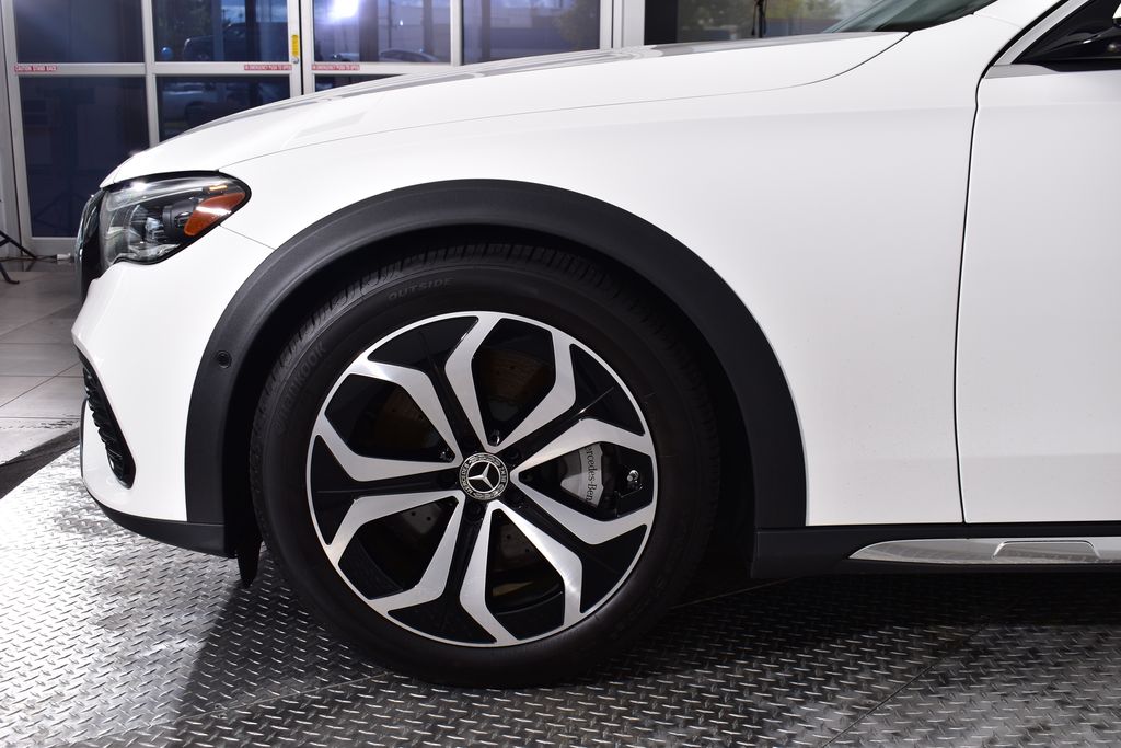 Thumbnail: 2025 Mercedes-Benz E-Class - 9