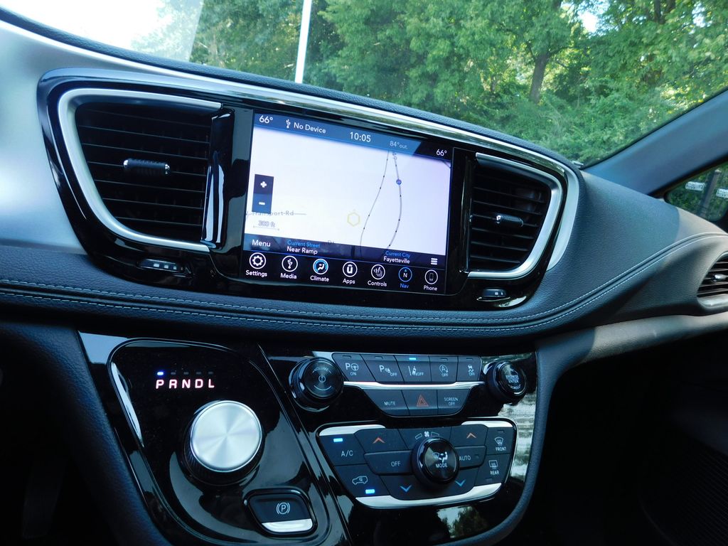 Thumbnail: 2019 Chrysler Pacifica - 11