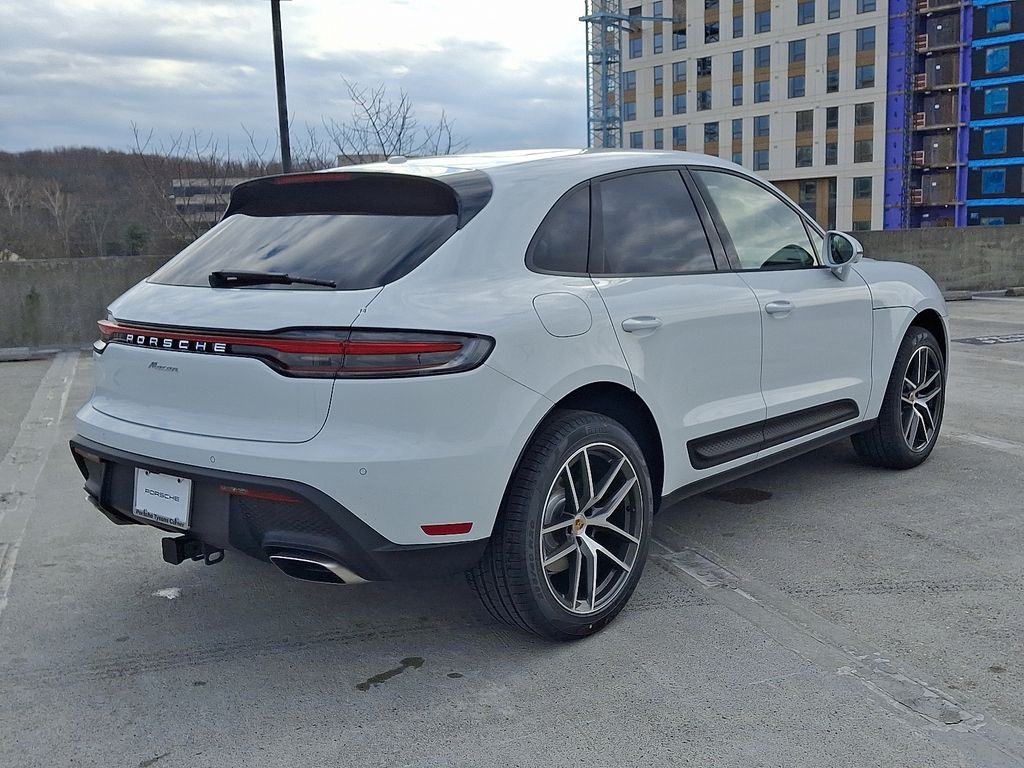 Thumbnail: 2026 Porsche Macan - 9