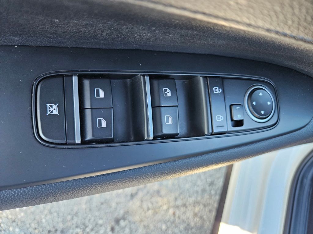 Thumbnail: 2024 Kia Forte - 16