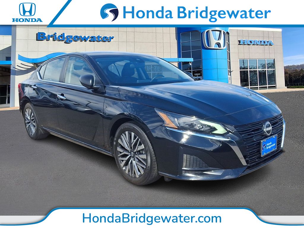 Super Black Clearcoat 2025 Nissan Altima 2.5 SV FWD Sedan Front-Wheel Drive Continuously Variable Transmission