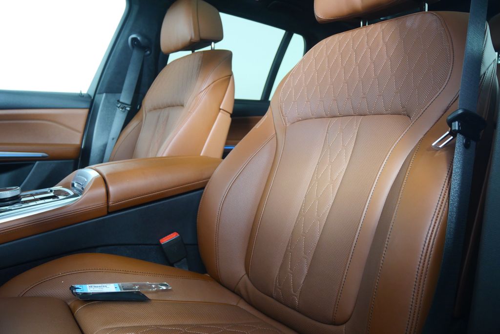 Thumbnail: 2025 BMW X7 - 11