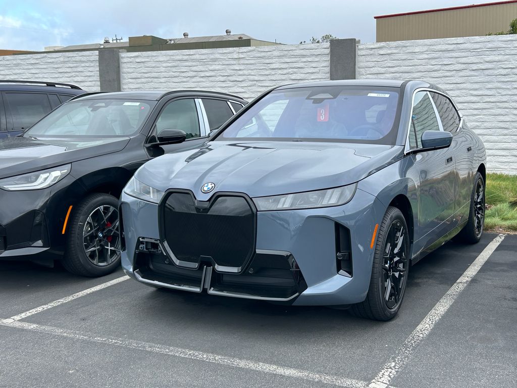 Thumbnail: 2026 BMW iX - 2