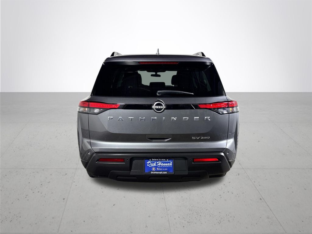 2022 Nissan Pathfinder SV
